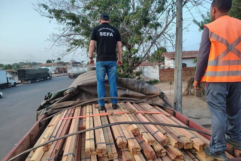 Operação conjunta da Sefa, PRF e Sema de Dom Eliseu apreende 38 metros cúbicos de madeira serrada